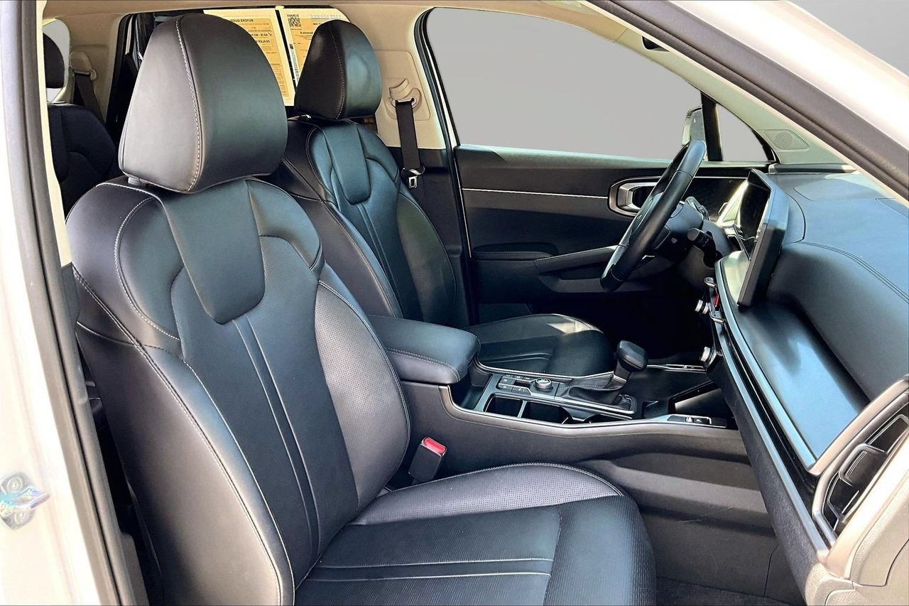 Used 2025 Kia Sorento S w/ Panoramic Sunroof Package FWD image 23