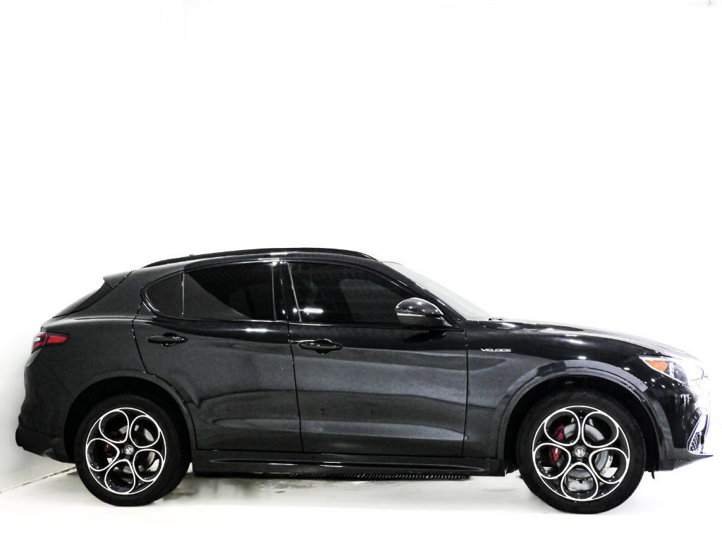 Used 2023 Alfa Romeo Stelvio Veloce AWD/4WD image 5
