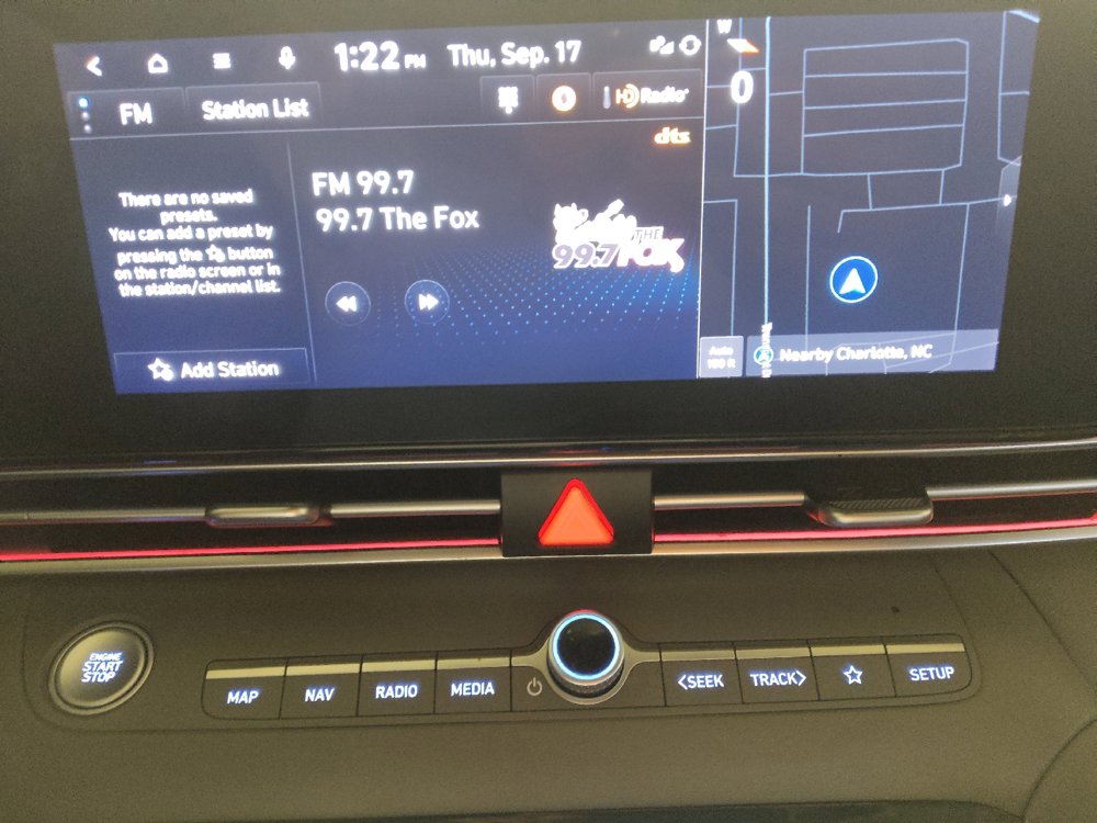 Used 2025 Hyundai Elantra SEL FWD image 25