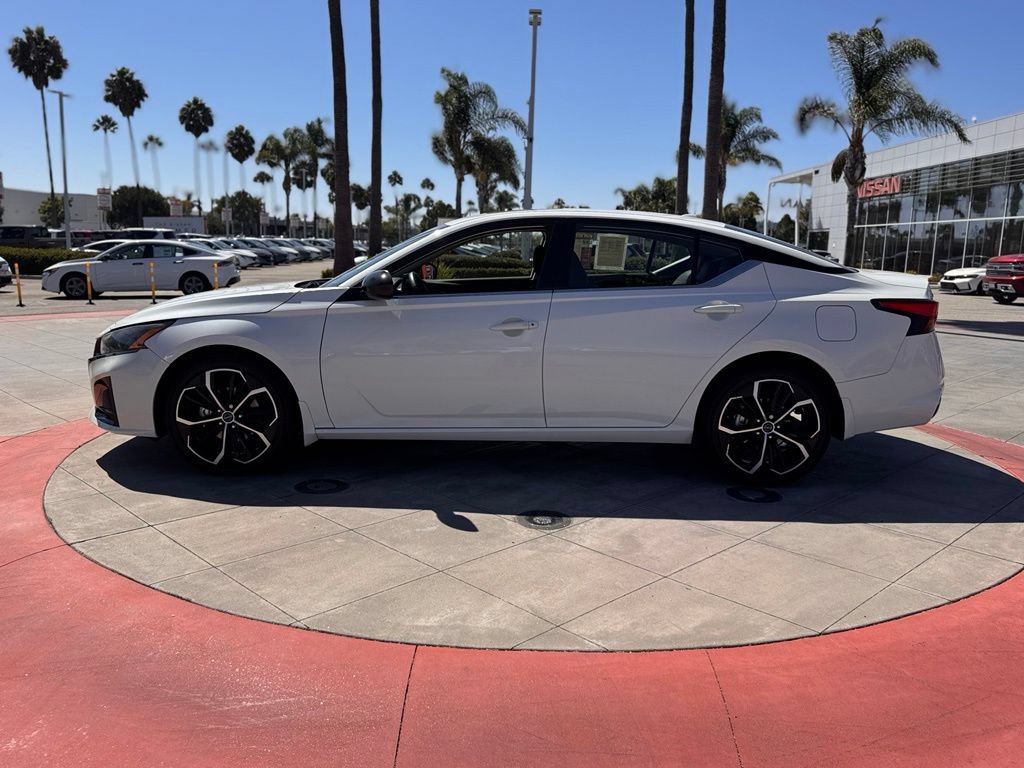 Certified 2023 Nissan Altima 2.5 SR w/ SR Premium Package AWD/4WD image 5