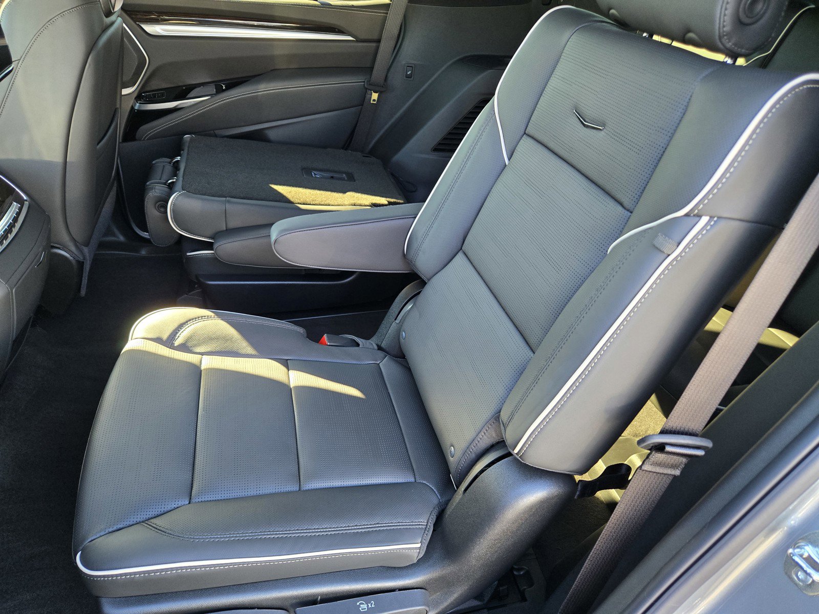 New 2026 Cadillac Escalade Luxury w/ LPO, Radiant Package image 6