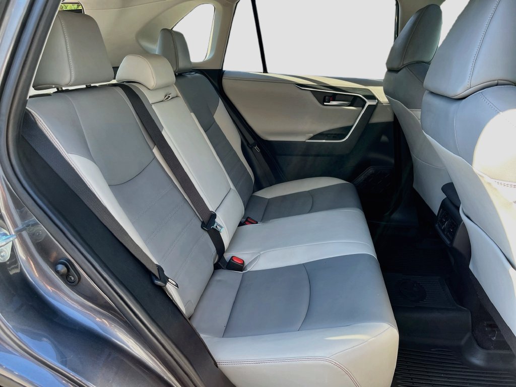Used 2021 Toyota RAV4 Limited FWD image 33