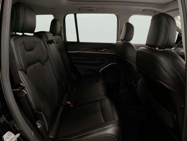 Used 2023 Jeep Grand Cherokee 4WD 4xe w/ Luxury Tech Group II image 54
