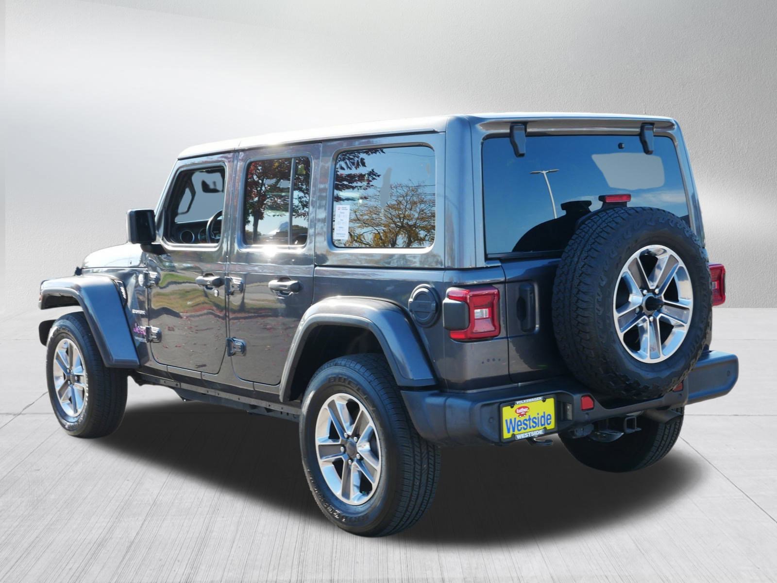 Used 2021 Jeep Wrangler Unlimited Sahara image 5