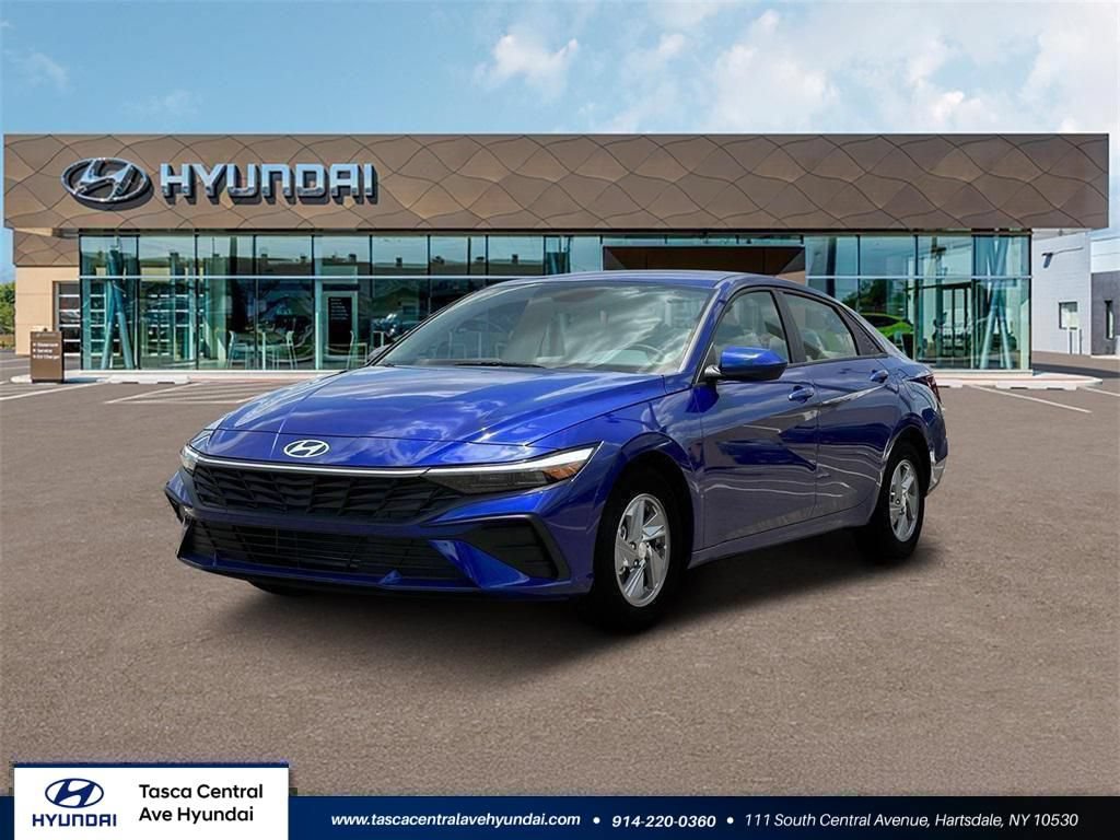New 2025 Hyundai Elantra SE