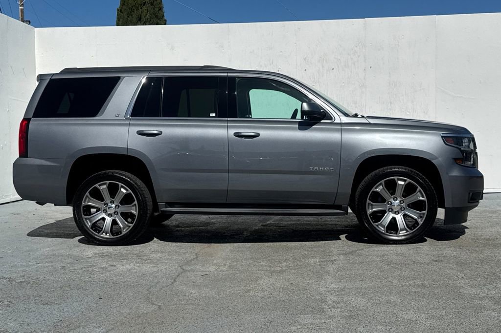 Used 2019 Chevrolet Tahoe LT w/ Luxury Package AWD/4WD image 2