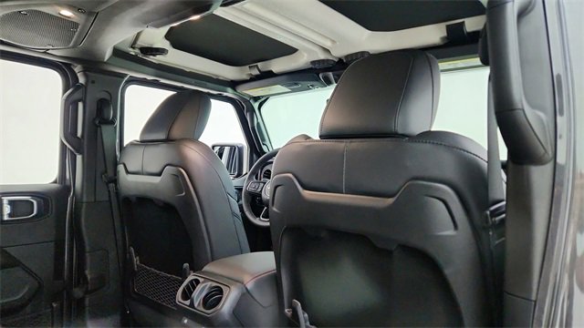 Used 2025 Jeep Wrangler Unlimited Rubicon image 27