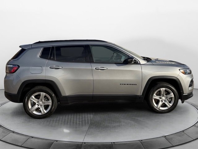 Used 2024 Jeep Compass Latitude w/ Sun and Sound Group image 2