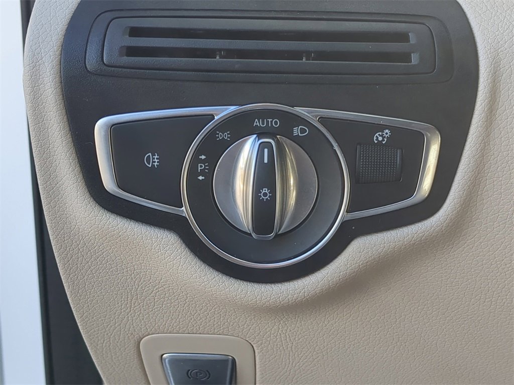 Used 2022 Mercedes-Benz GLC 300 image 31