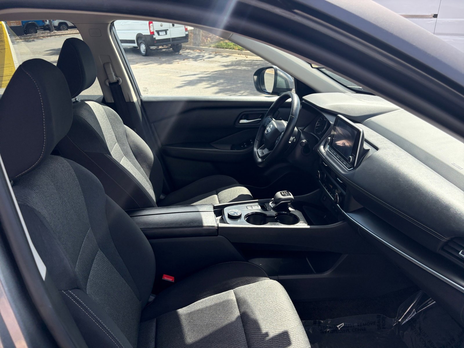 Used 2025 Nissan Rogue SV AWD/4WD image 19