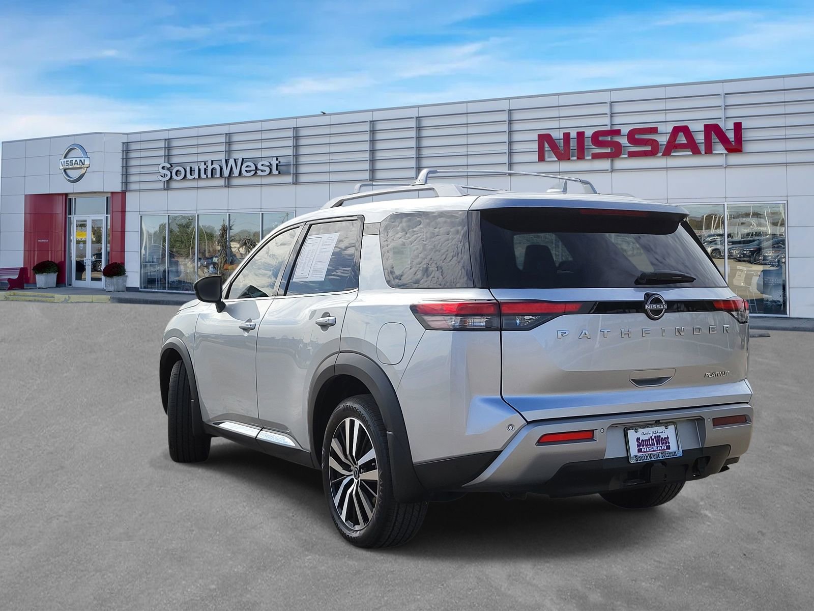 Certified 2025 Nissan Pathfinder Platinum w/ Cargo Package FWD image 8