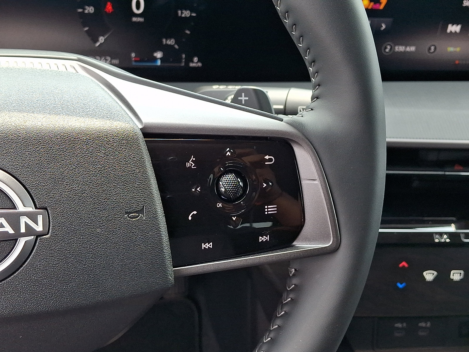 Certified 2025 Nissan Murano SV AWD/4WD image 23