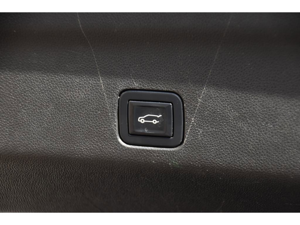 Used 2022 Chevrolet Suburban RST w/ Luxury Package image 24