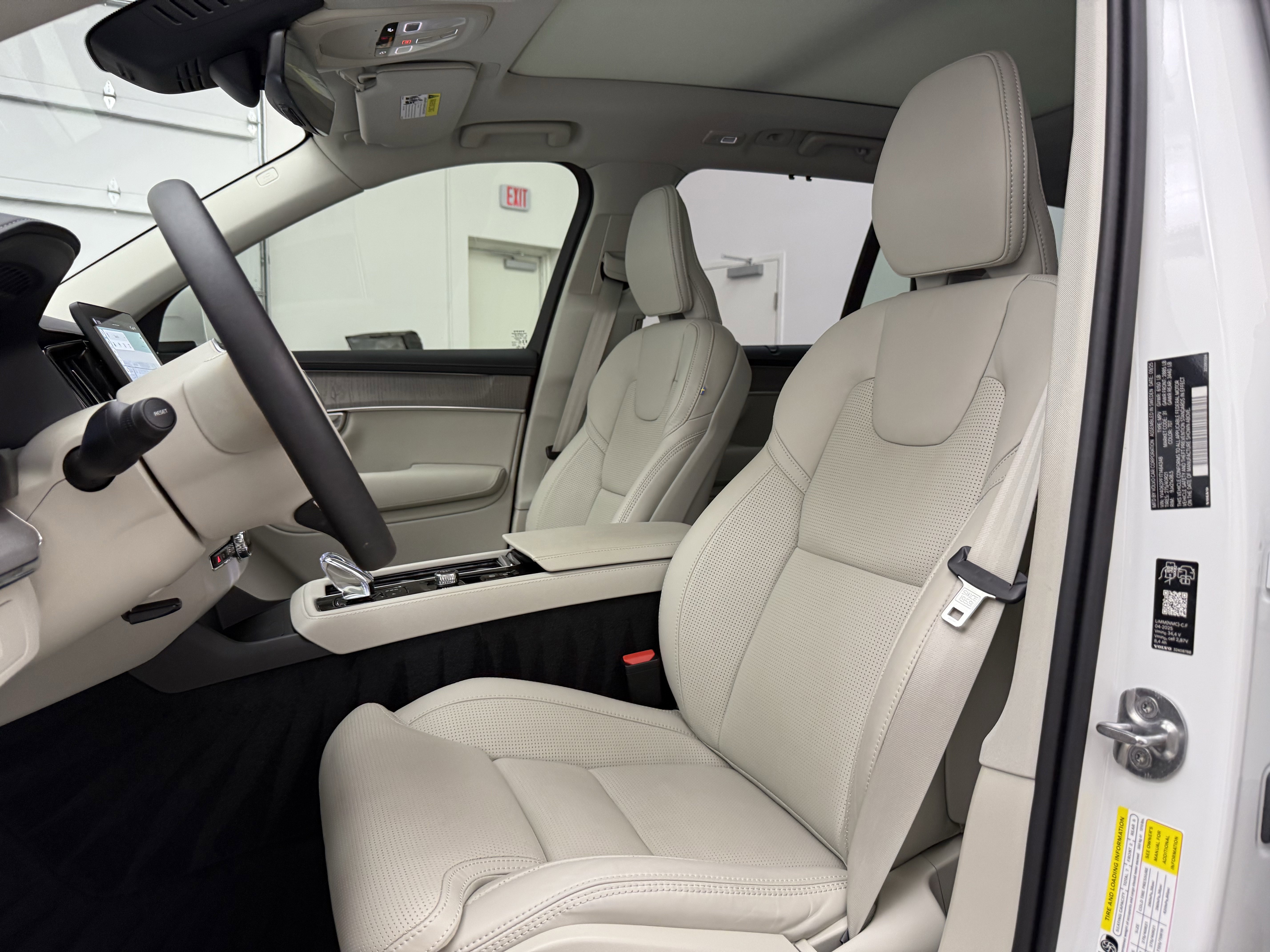 Used 2026 Volvo XC90 B6 Ultra w/ Protection Package image 14