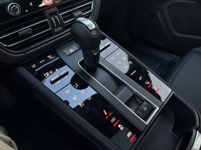 Certified 2026 Porsche Macan Turbo AWD/4WD image 21