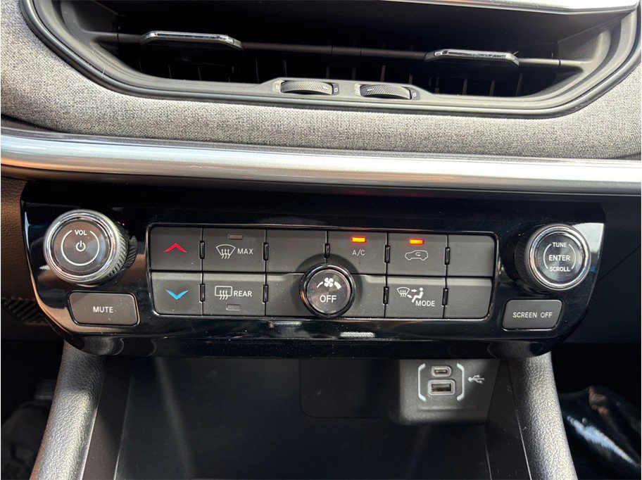 Used 2024 Jeep Compass Latitude AWD/4WD image 29