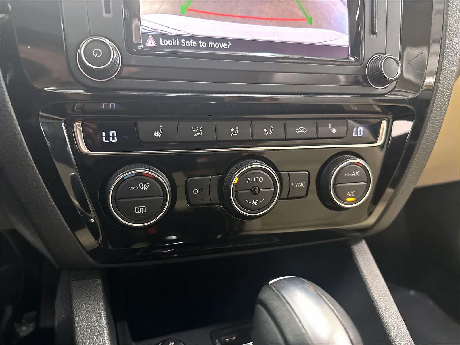 Used 2018 Volkswagen Jetta SEL FWD image 17