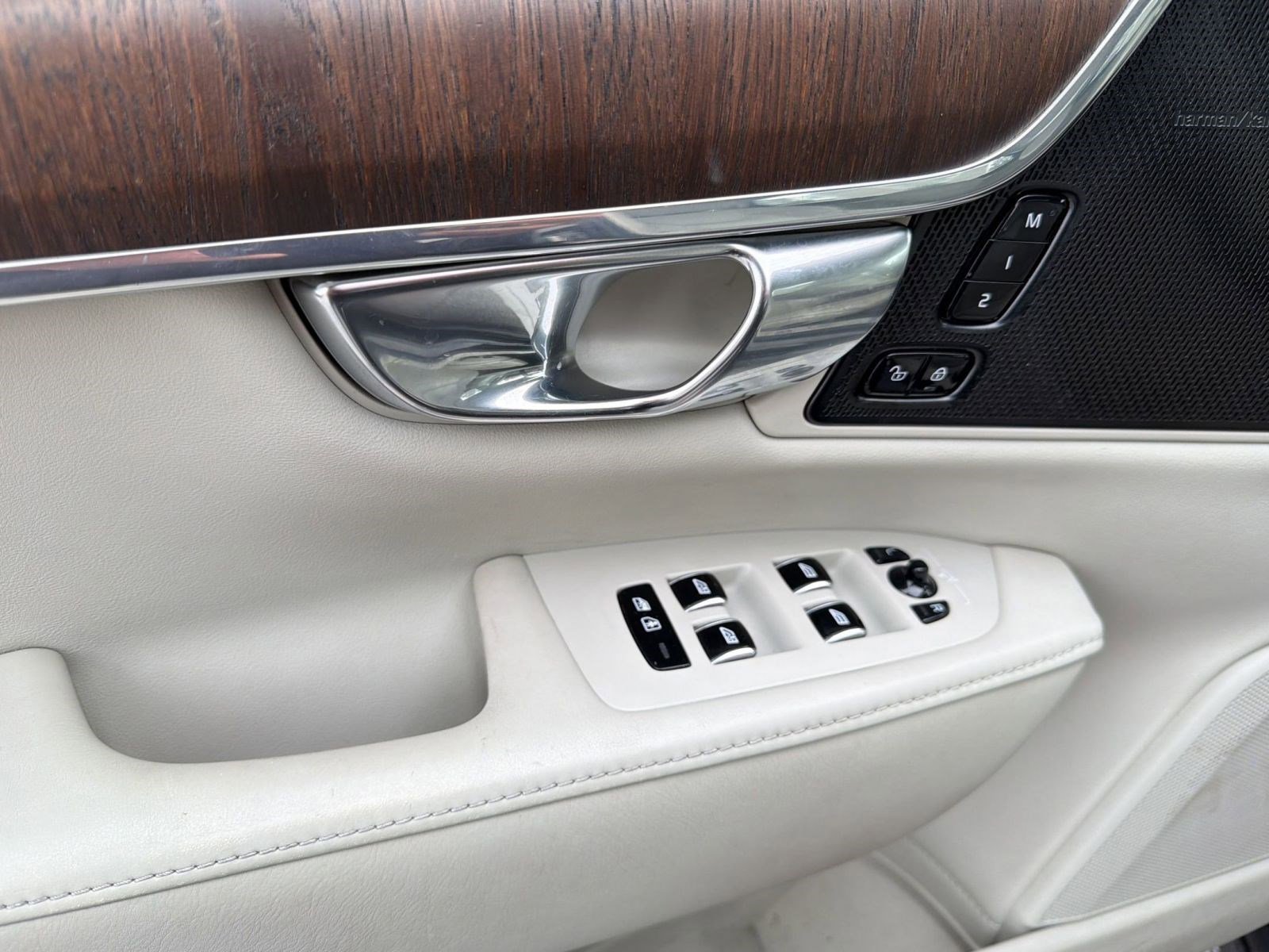 Used 2021 Volvo S90 T6 Inscription image 13