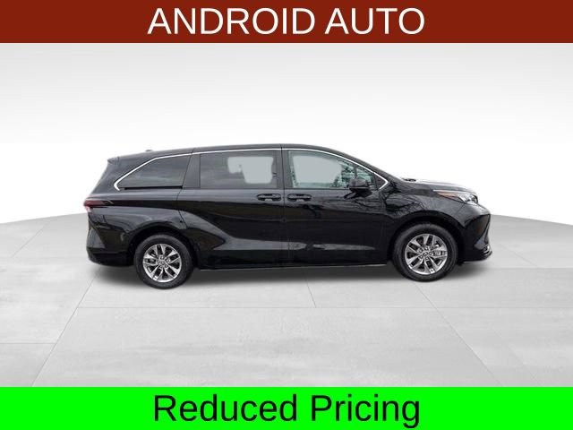 Used 2025 Toyota Sienna LE FWD image 8