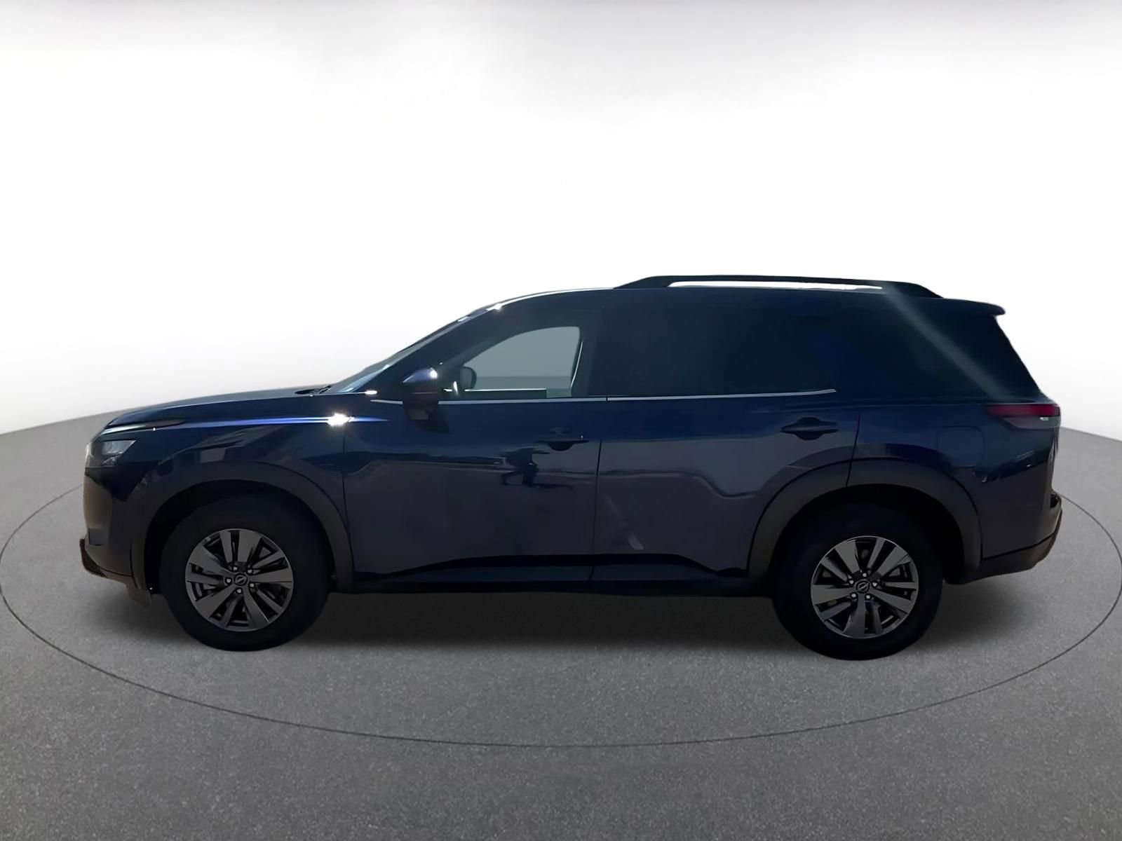 Used 2025 Nissan Pathfinder SV image 9