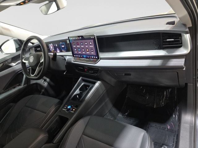 Certified 2025 Volkswagen Tiguan SE AWD/4WD image 34