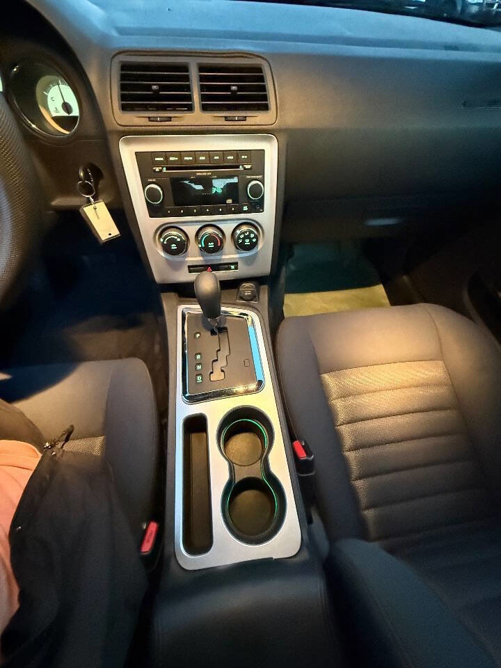 Used 2010 Dodge Challenger SE image 14