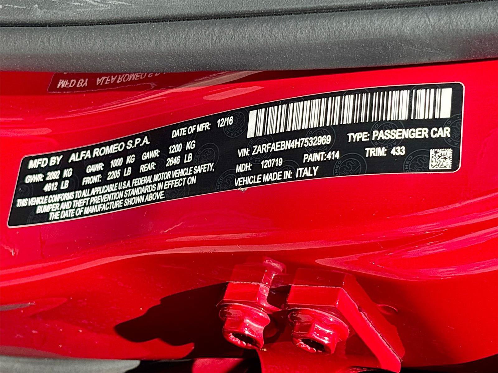 Used 2017 Alfa Romeo Giulia w/ Sport Appearance Package RWD image 31