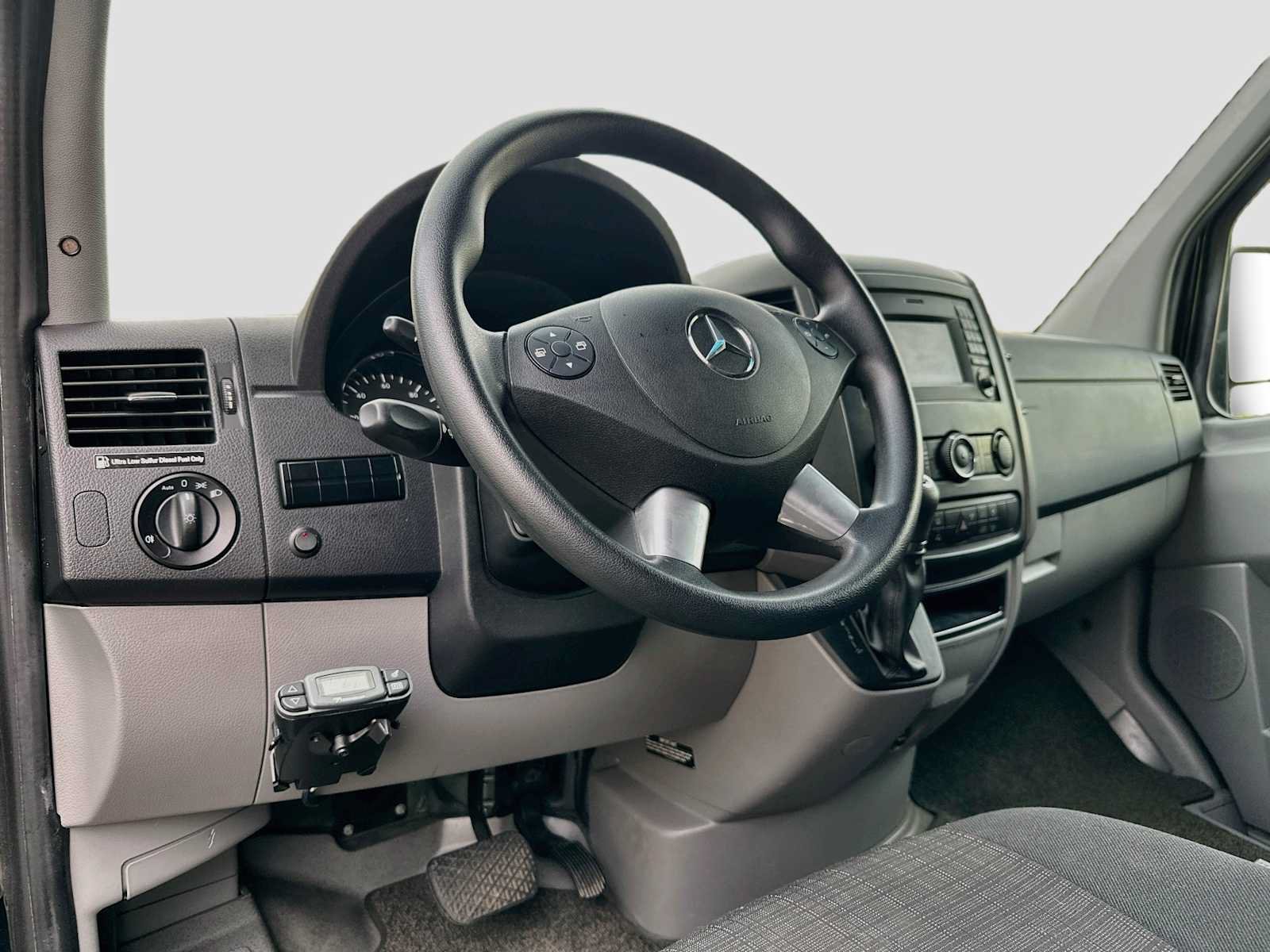 Used 2015 Mercedes-Benz Sprinter 2500 image 9