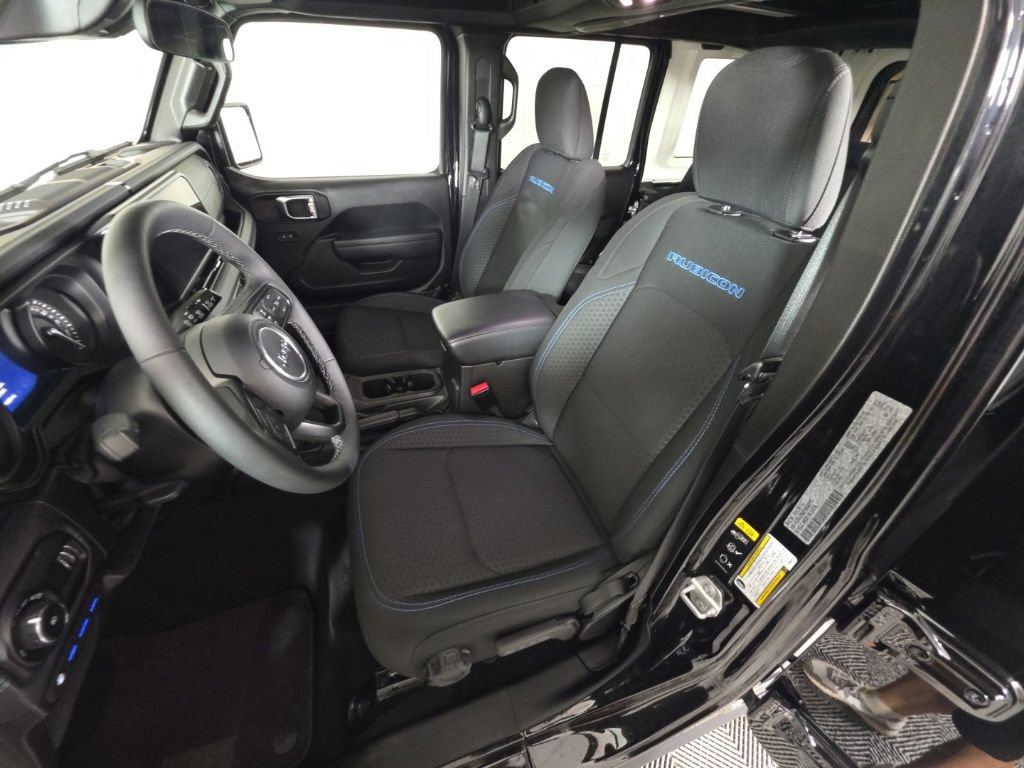 Certified 2025 Jeep Wrangler Unlimited Rubicon 4xe w/ Convenience Group AWD/4WD image 17
