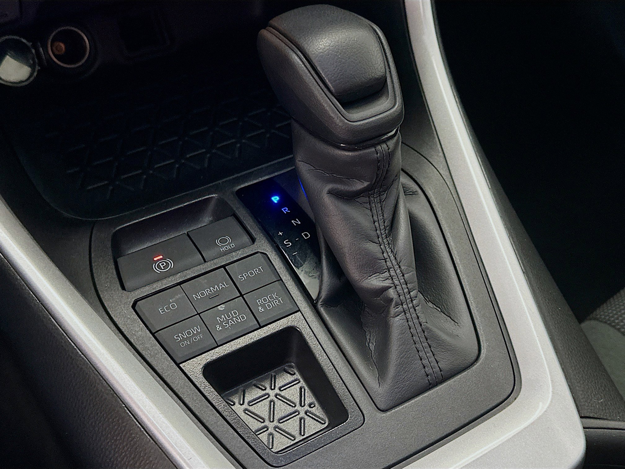 Used 2024 Toyota RAV4 LE image 25