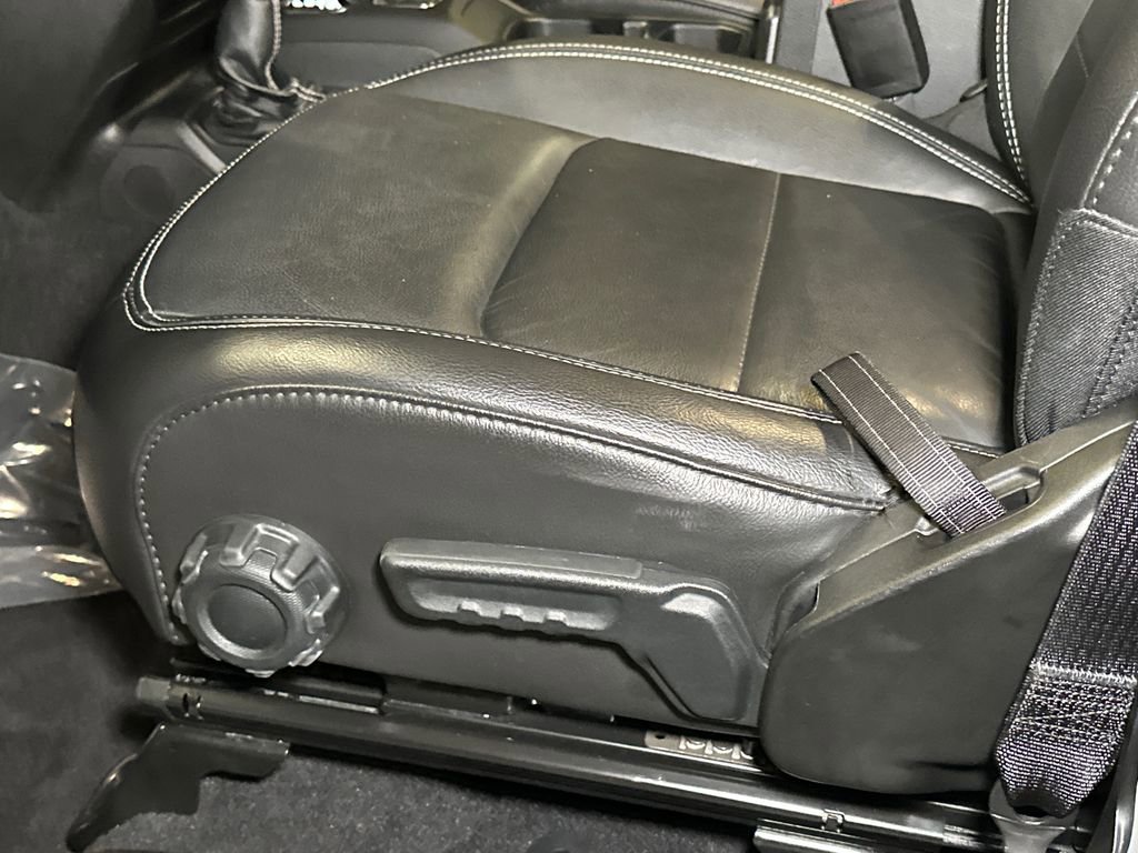 Used 2022 Jeep Wrangler Unlimited Sahara w/ Cold Weather Group image 18