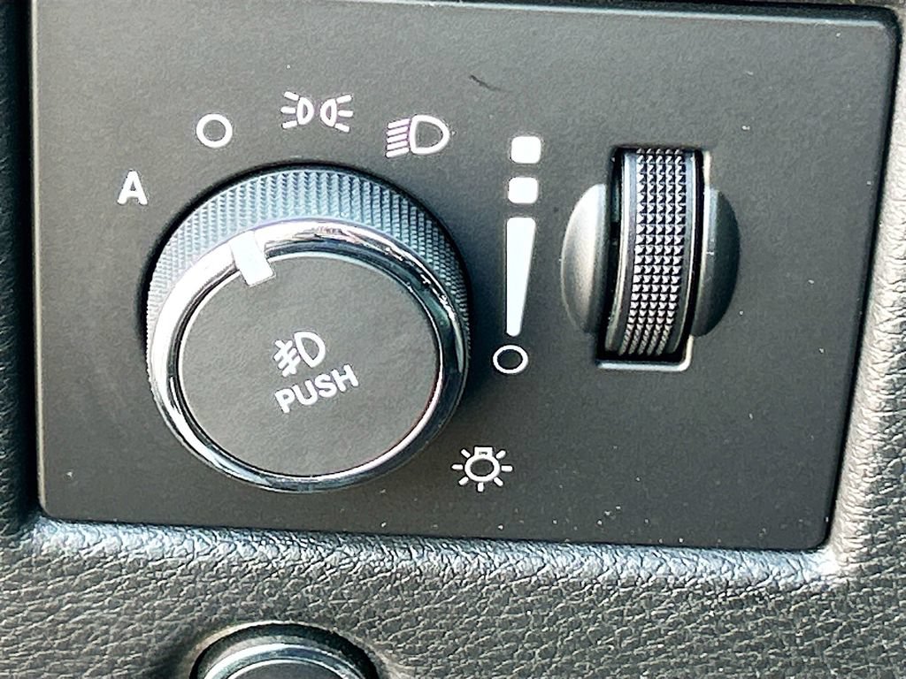 Used 2017 Jeep Grand Cherokee Laredo RWD image 31
