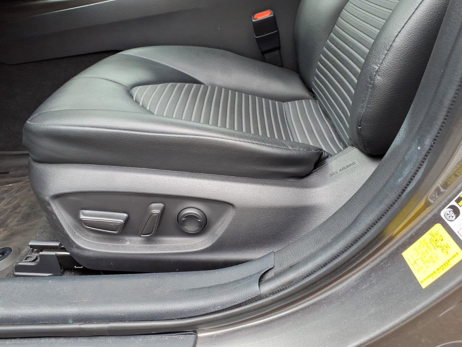 Used 2021 Toyota Camry SE image 14