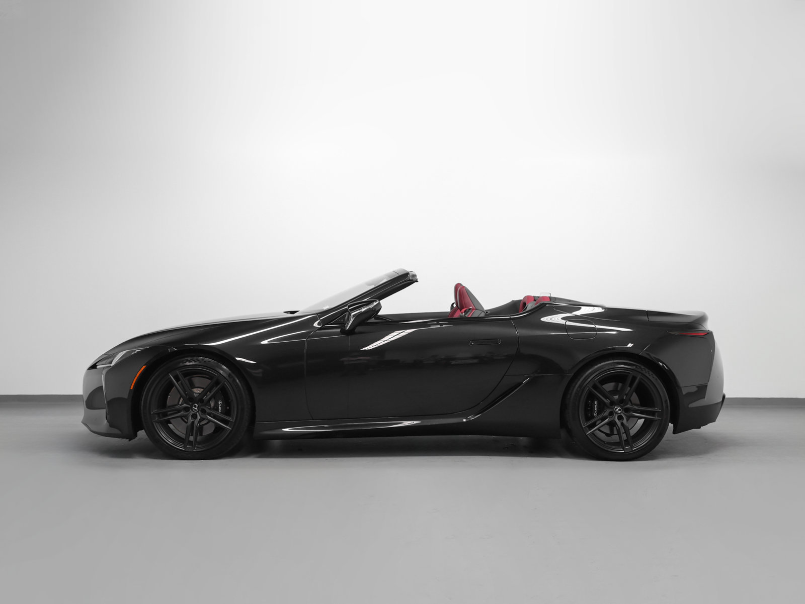Used 2024 Lexus LC 500 Convertible RWD image 2