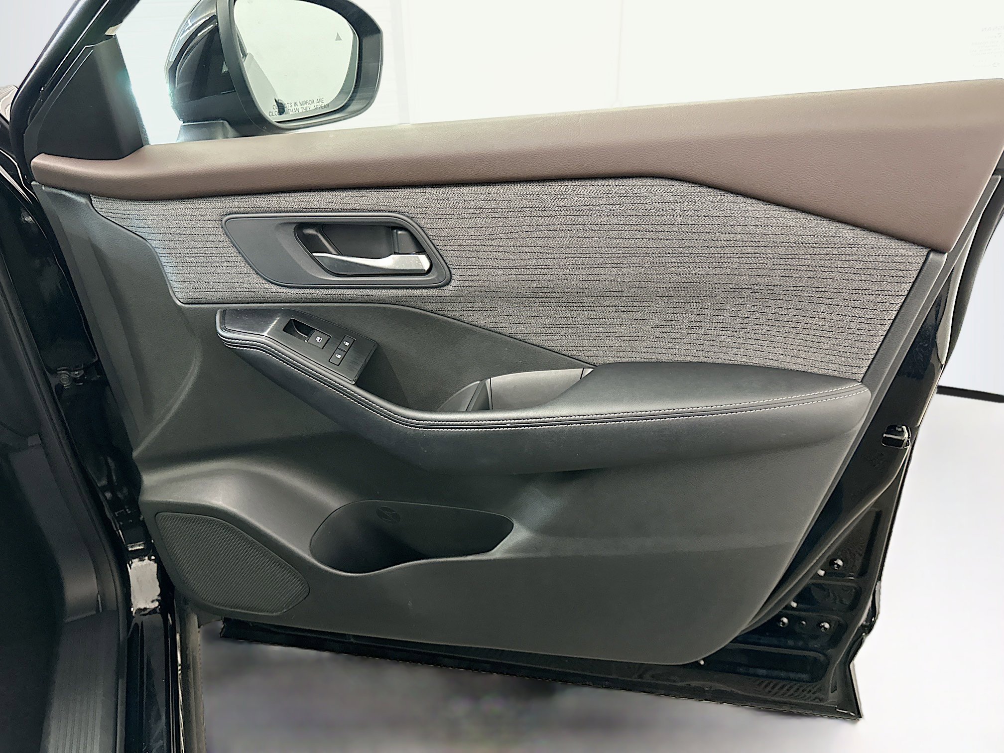 Used 2023 Nissan Rogue SV AWD/4WD image 32