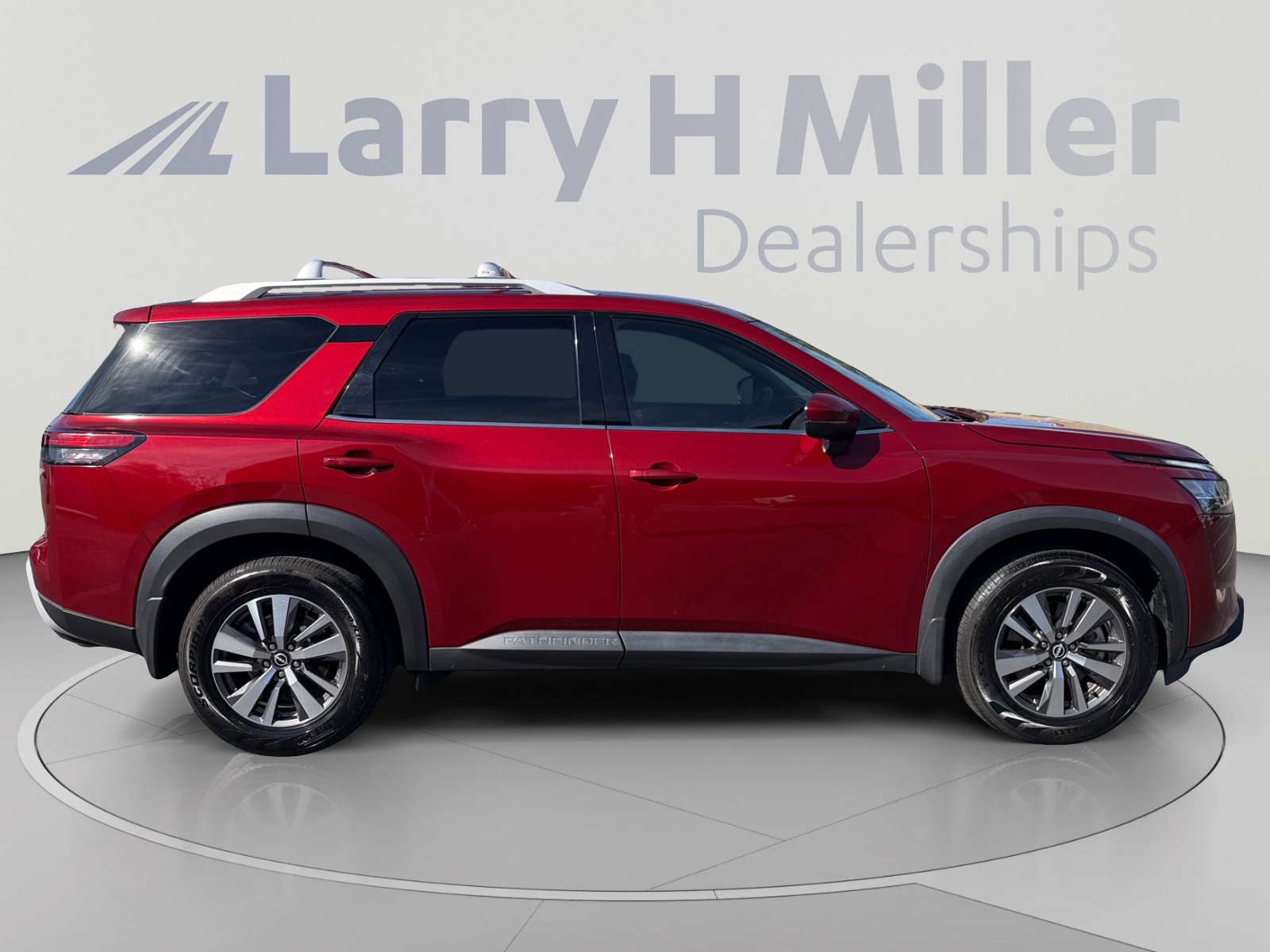 Used 2023 Nissan Pathfinder SL w/ Lighting Package (N92) FWD image 6
