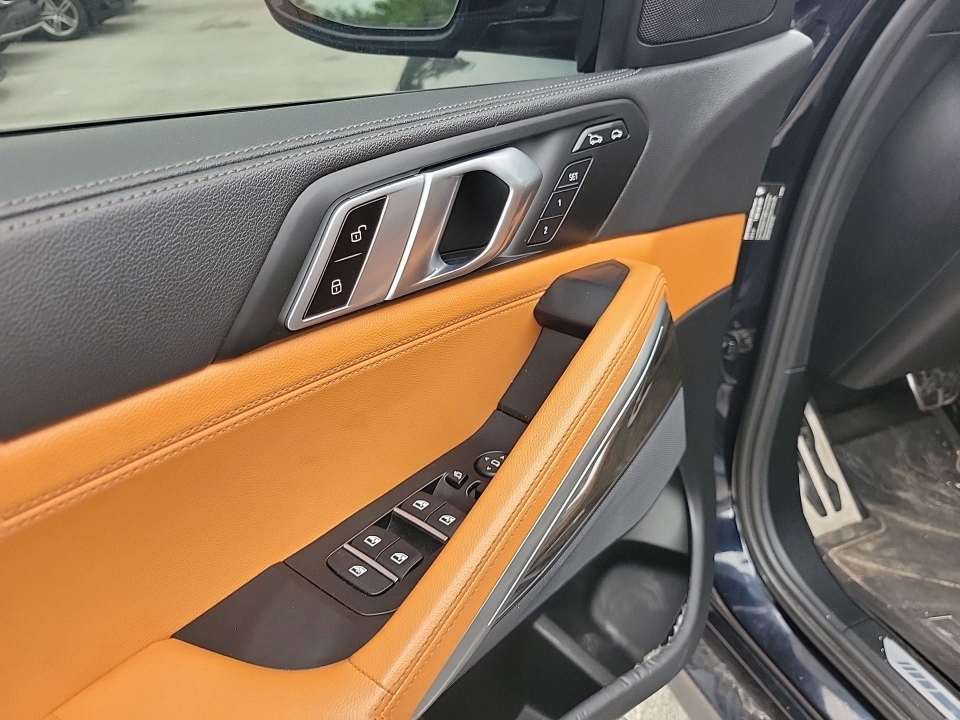 Used 2022 BMW X6 xDrive40i w/ M Sport Package image 27