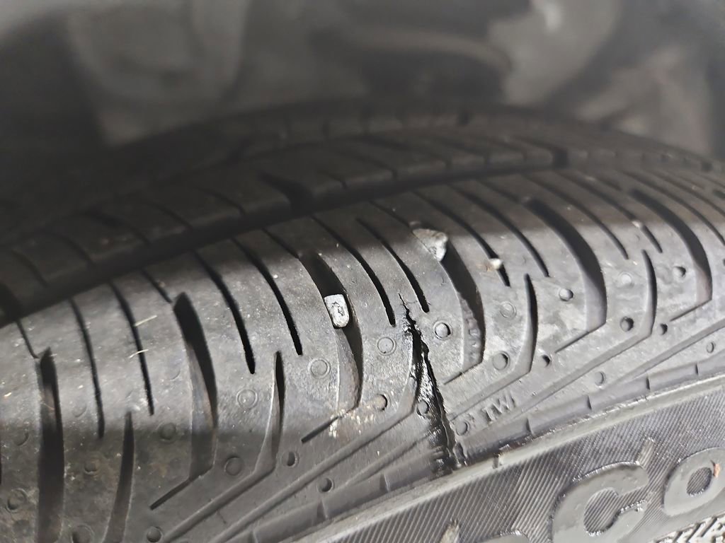 Used 2024 Nissan Versa SR w/ Trunk Package image 27