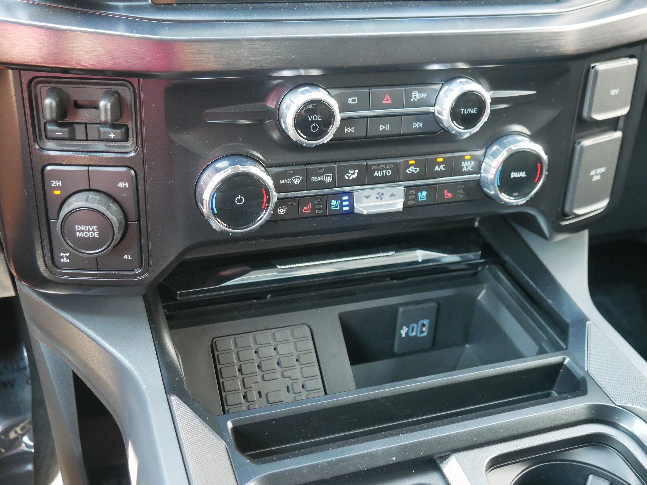 New 2026 Ford F350 Lariat image 17
