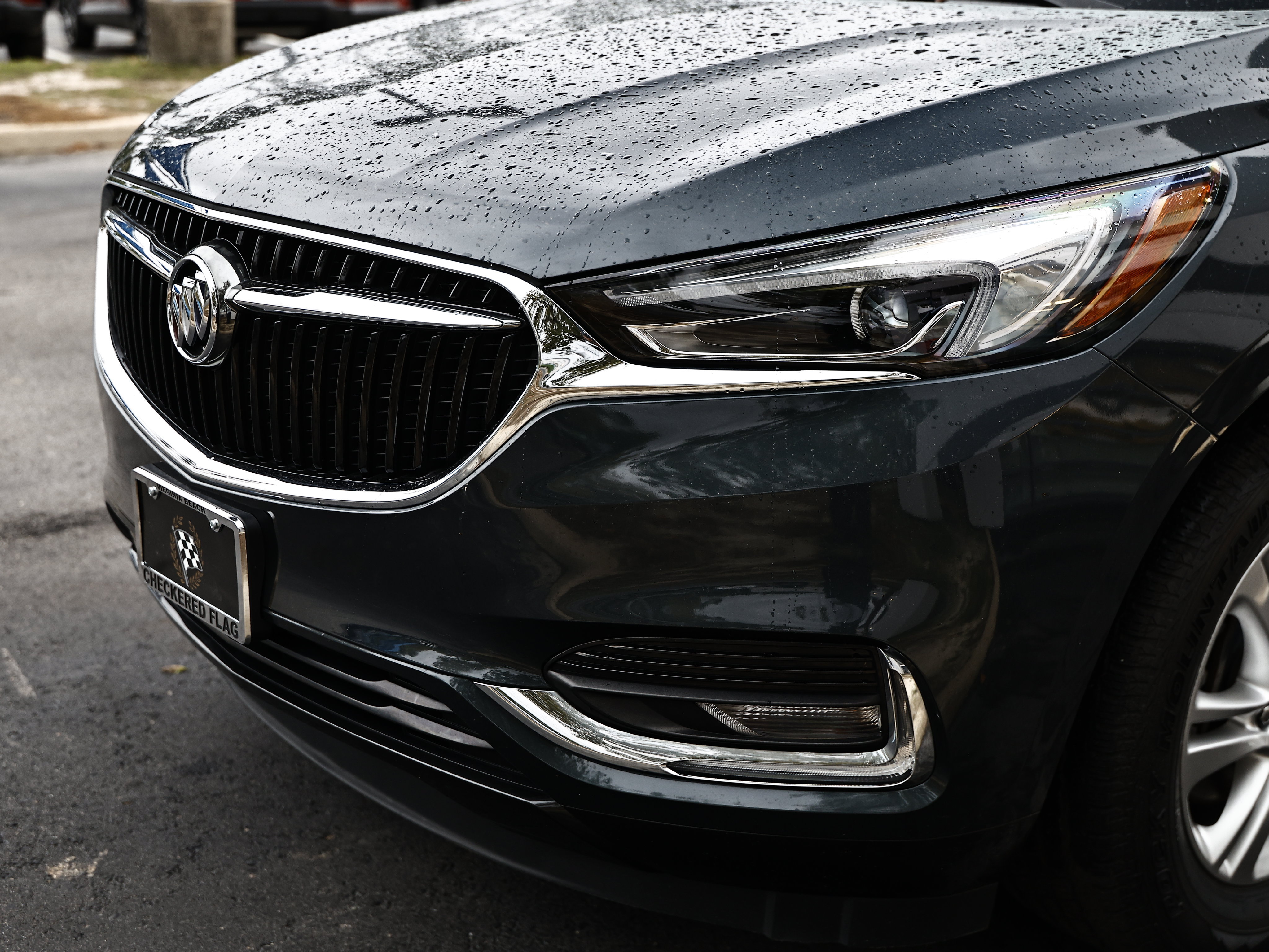 Used 2018 Buick Enclave Essence AWD/4WD image 12