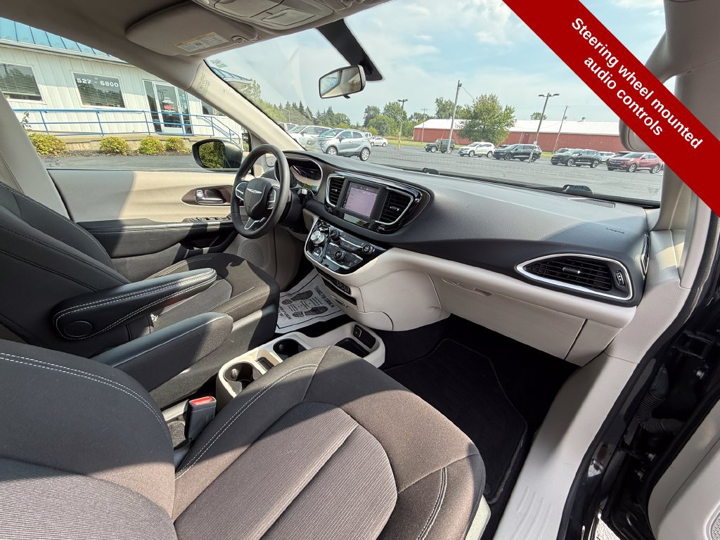 Used 2022 Chrysler Voyager LX FWD image 42