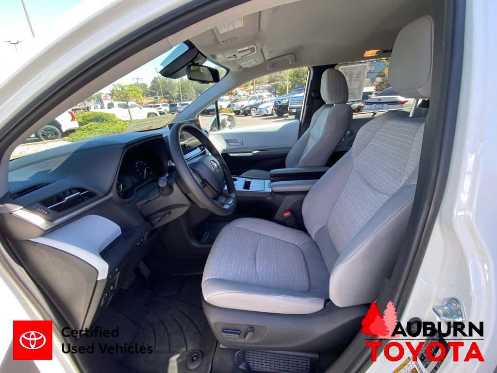 Certified 2026 Toyota Sienna LE FWD image 33