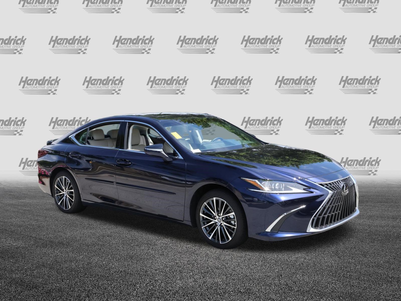 Used 2025 Lexus ES 300h w/ Premium Package FWD image 2