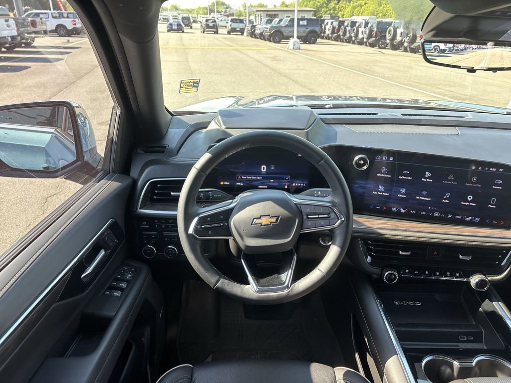 Used 2025 Chevrolet Suburban Premier AWD/4WD image 11