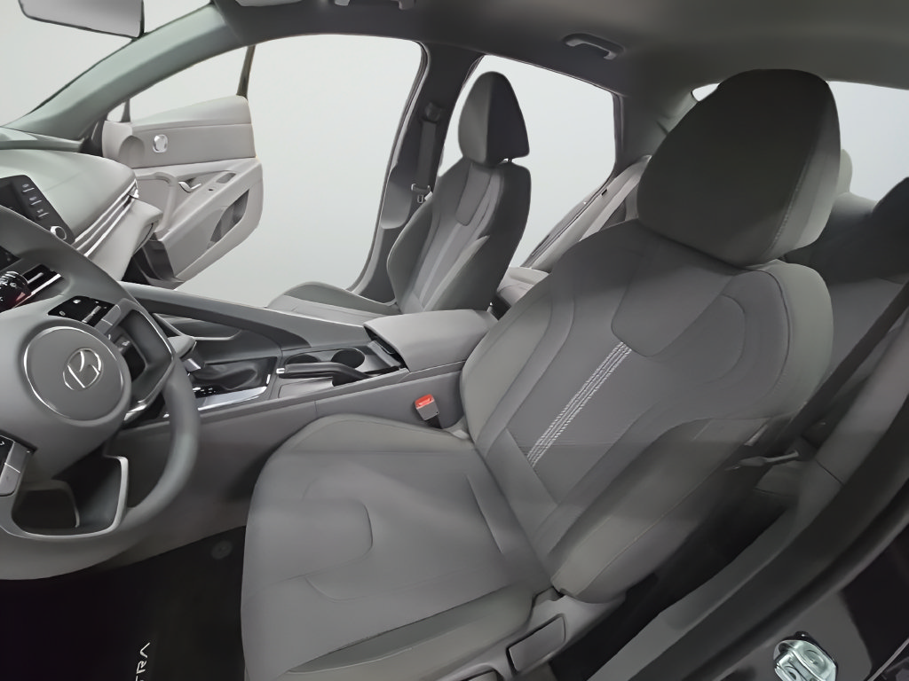 Certified 2026 Hyundai Elantra SE FWD image 15