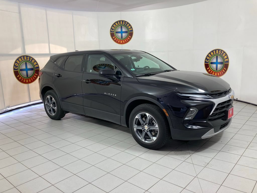 Used 2025 Chevrolet Blazer LT AWD/4WD image 19