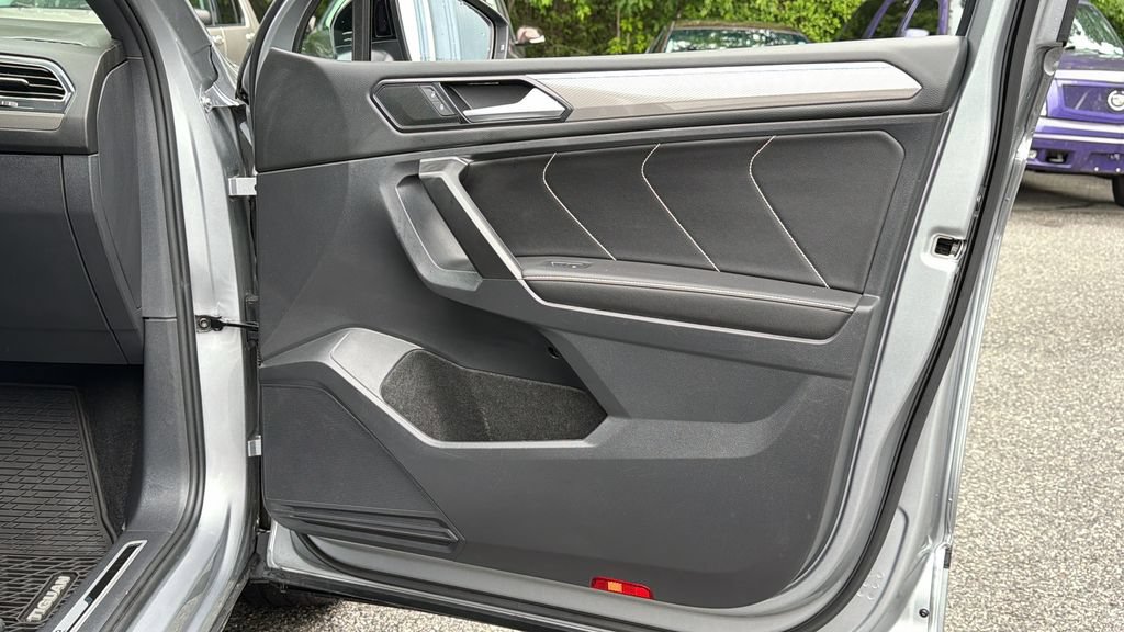 Certified 2023 Volkswagen Tiguan SE R-Line FWD image 8