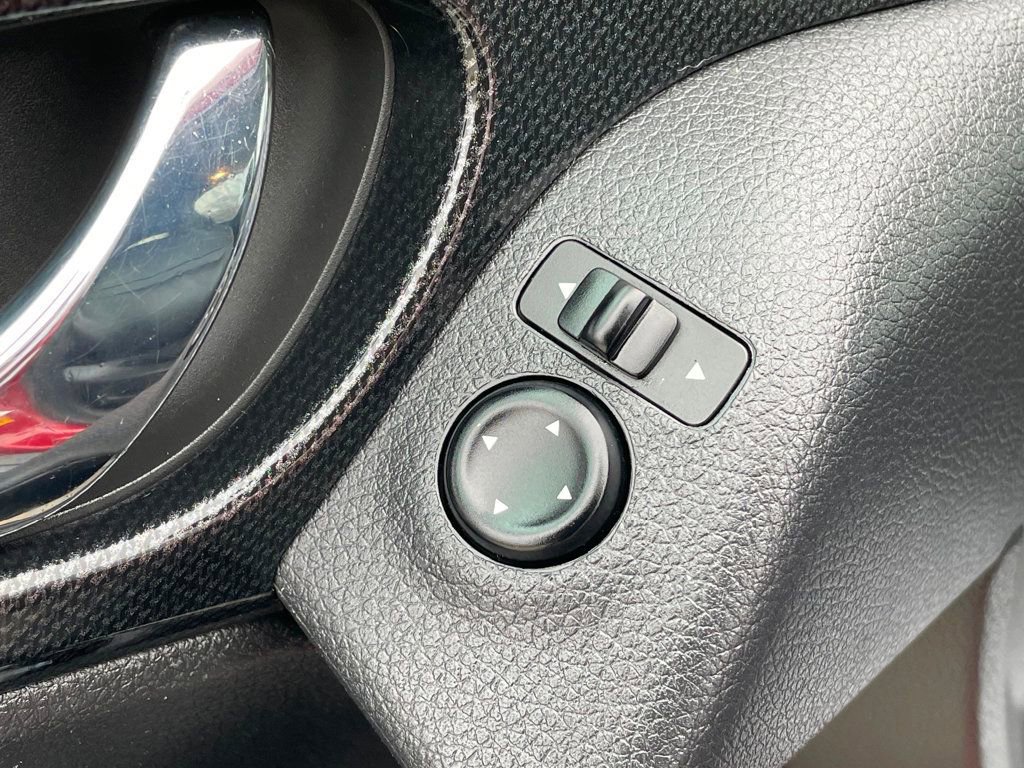 Used 2015 Nissan Rogue SL image 12