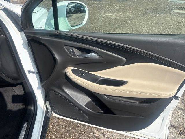 Used 2017 Buick Envision Essence FWD image 11