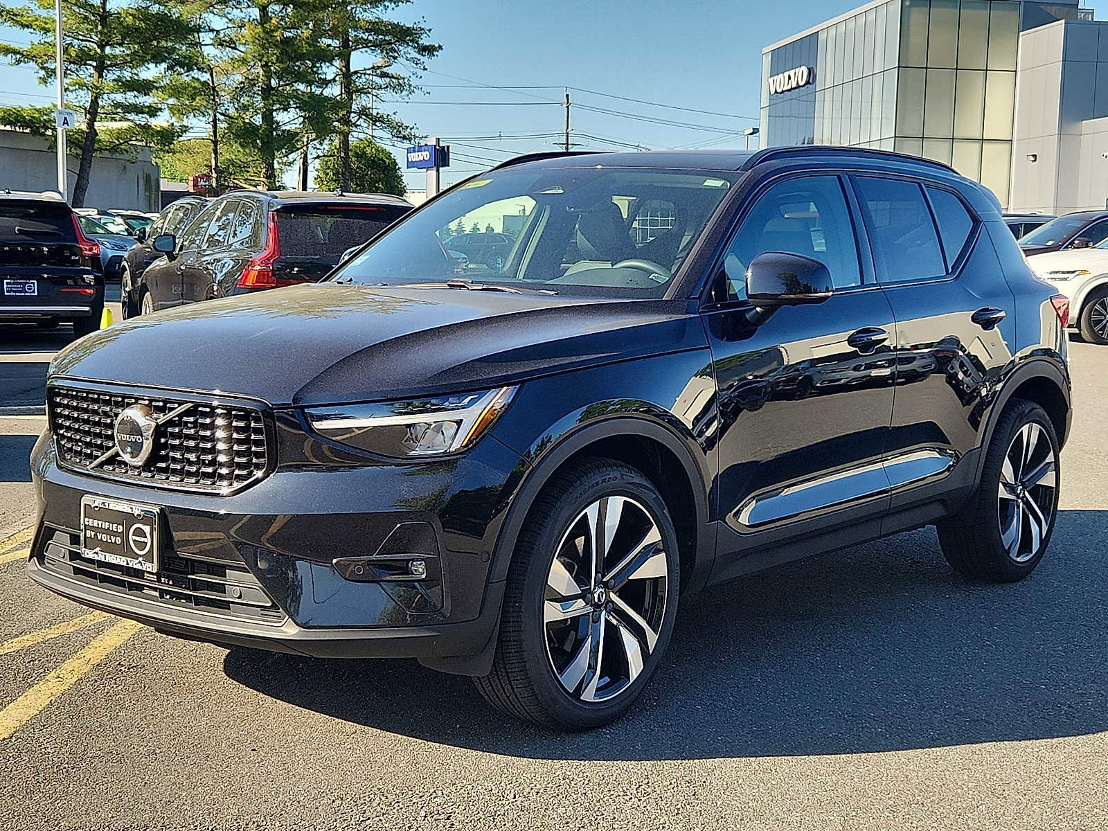 Certified 2023 Volvo XC40 B5 Plus w/ Climate Package AWD/4WD image 3